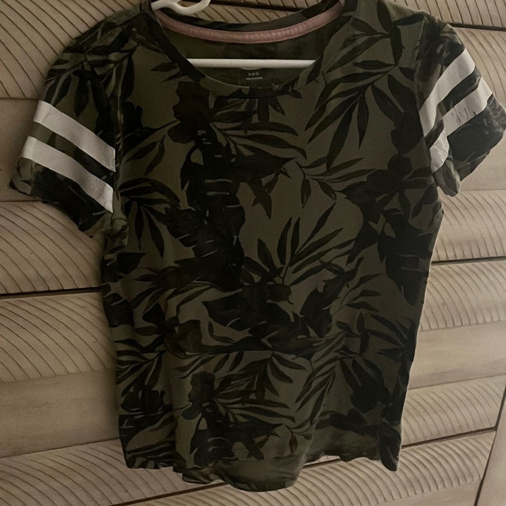 Girls, green and white Old Navy size small 6-7 T-shirt